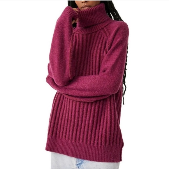 🕑 NWOTFree PeopleBig CityTurtleneck SweaterMulberryS
